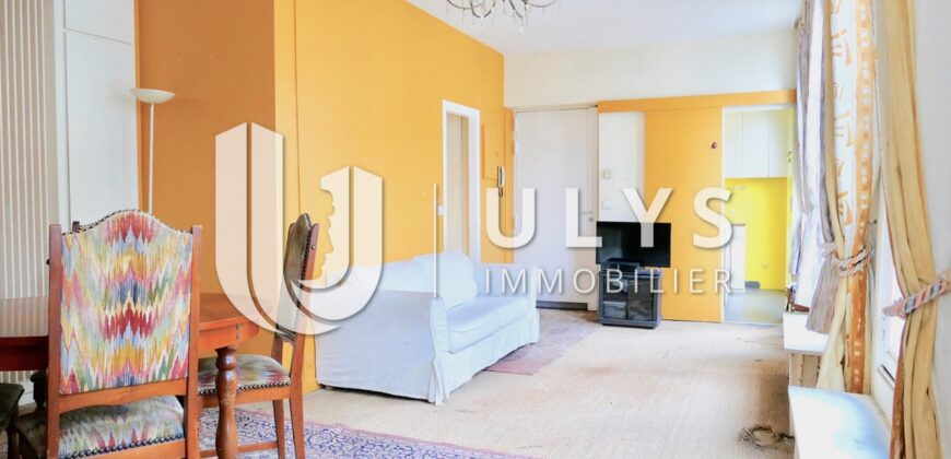 Louvre-Rivoli, Appartement 2 Pièces 42 m², à Rénover
