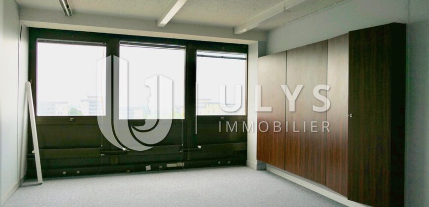 Plateau entier de bureaux 900 m² – Boissy-St-Léger (94470)