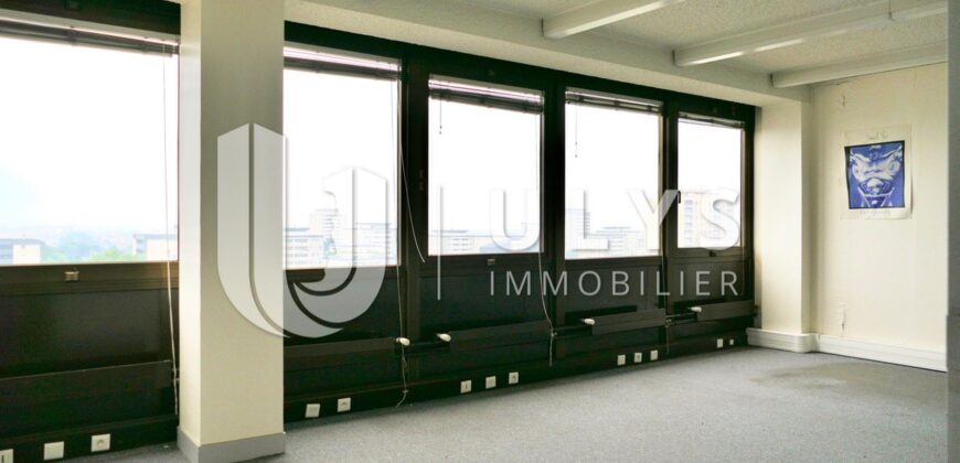 Plateau entier de bureaux 900 m² – Boissy-St-Léger (94470)