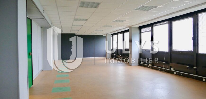 Plateau entier de bureaux 900 m² – Boissy-St-Léger (94470)