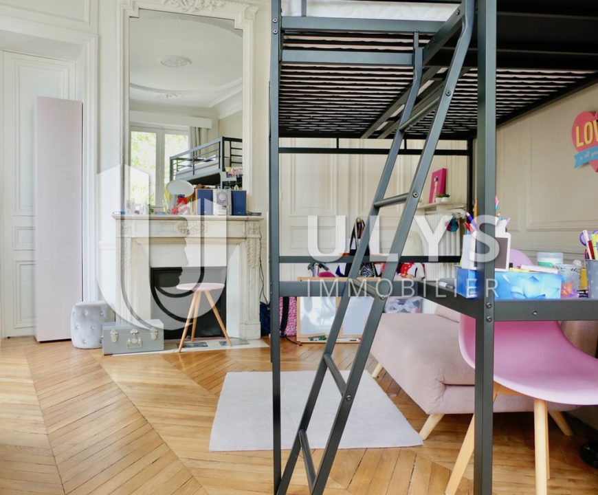 Friedland – Appartement 6 Pièces, 142 m² Haussmannien