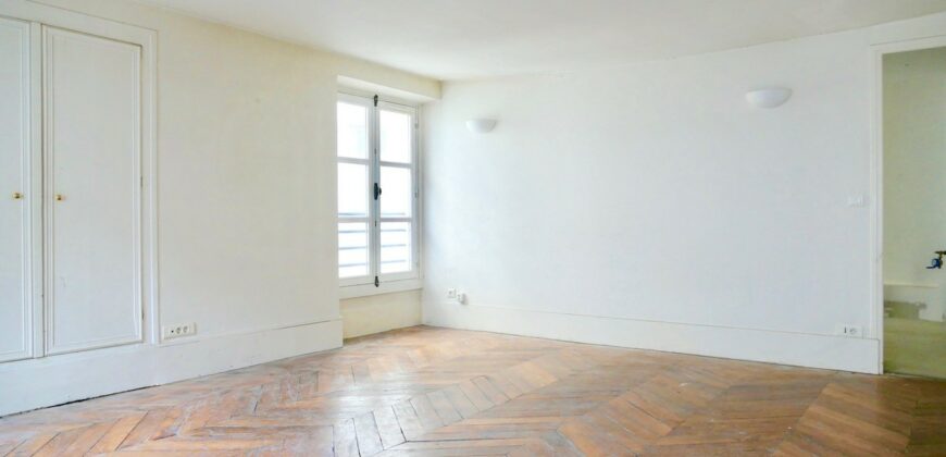 Hôtel de Ville – Appartement 2 Pièces, à Rénover