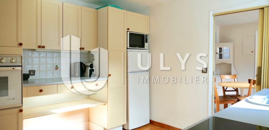 Saint André des Arts, Appartement Vide, 3 Pièces 75 m²