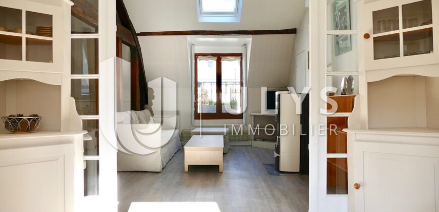 Saint André des Arts, Appartement Vide, 3 Pièces 75 m²