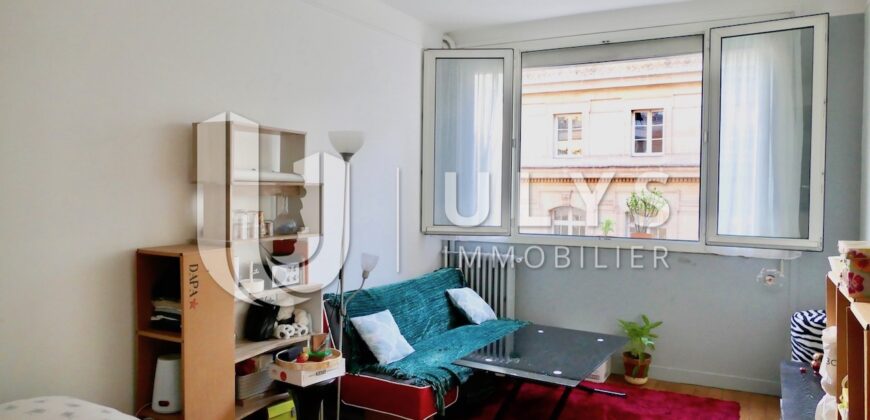 Rue d’Amsterdam, Studio Meublé, 31 m²