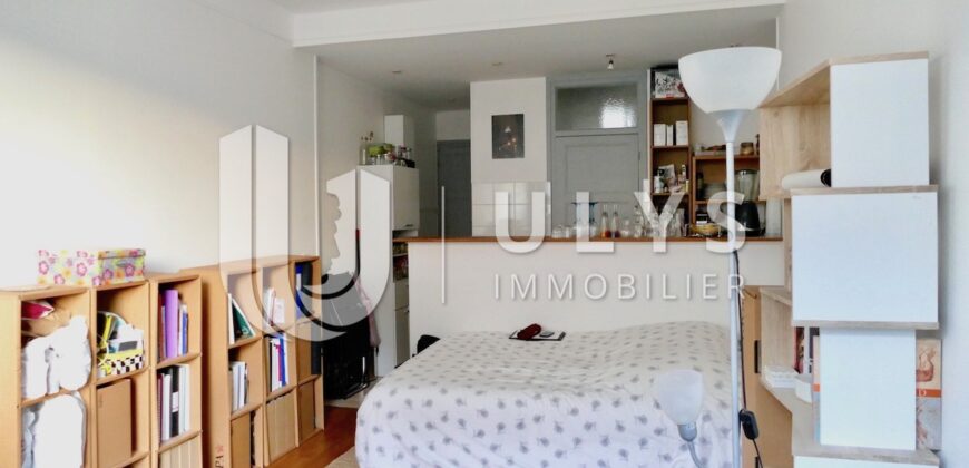 Rue d’Amsterdam, Studio Meublé, 31 m²