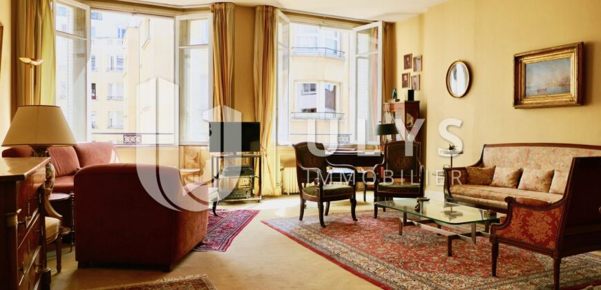 Victor Hugo, Appartement 2-3 Pièces 80 m², à Rénover