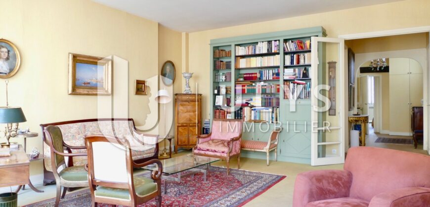 Victor Hugo, Appartement 2-3 Pièces 80 m², à Rénover