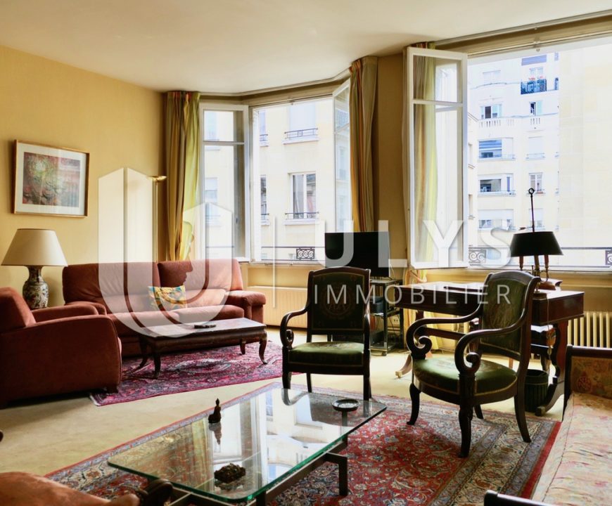 Victor Hugo, Appartement 2-3 Pièces 80 m², à Rénover