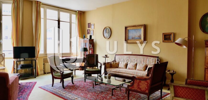 Victor Hugo, Appartement 2-3 Pièces 80 m², à Rénover