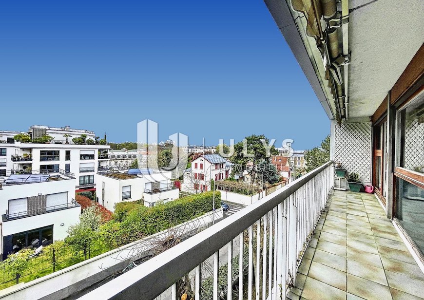 Meudon / Bellevue – Appartement 4/5 Pièces avec balcon, à Rénover