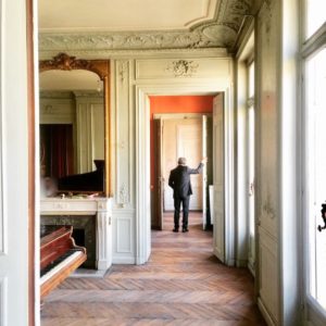 Les Pièces en Enfilade incarne l'élégance de l'architecture à la française, mais aussi un challenge pour s'adapter aux usages modernes d'un logement