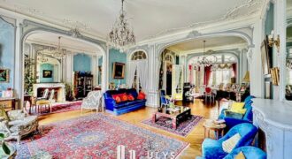 Place Victor Hugo – Élégant Appartement 7/8 Pièces, à Rénover