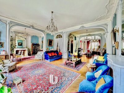 Place Victor Hugo – Élégant Appartement 7/8 Pièces, à Rénover