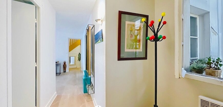 Hotel de Ville – Triplex 5 Pièces 106 m² à Rafraichir
