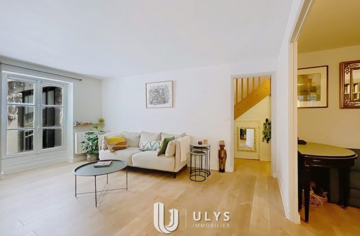 Hotel de Ville – Triplex 5 Pièces 106 m² à Rafraichir
