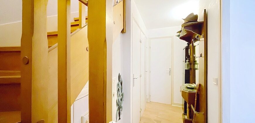 Hotel de Ville – Triplex 5 Pièces 106 m² à Rafraichir