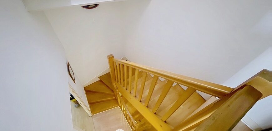 Hotel de Ville – Triplex 5 Pièces 106 m² à Rafraichir