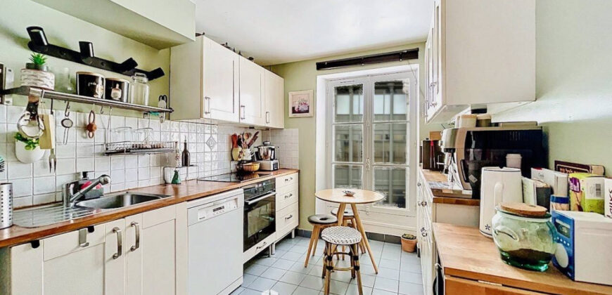 Hotel de Ville – Triplex 5 Pièces 106 m² à Rafraichir