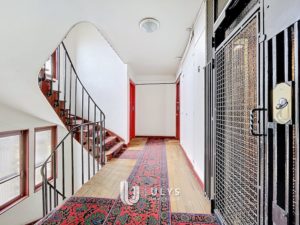 Les majorités en AG de copropriété selon les types de décisions (travaux, syndic, règlement) sont reliées aux majorités correspondantes : simple (article 24), absolue (article 25) et double (article 26).