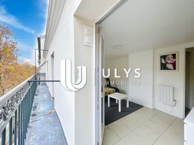 Barbès – Appartement 3 Pièces ## m² avec Balcon, à Rénover