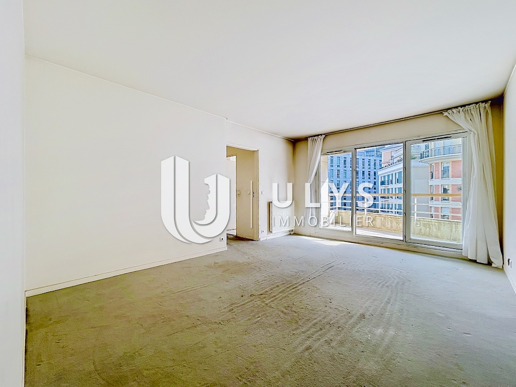 Faubourg de l’Arche – Appartement 2 Pièces avec Balcon