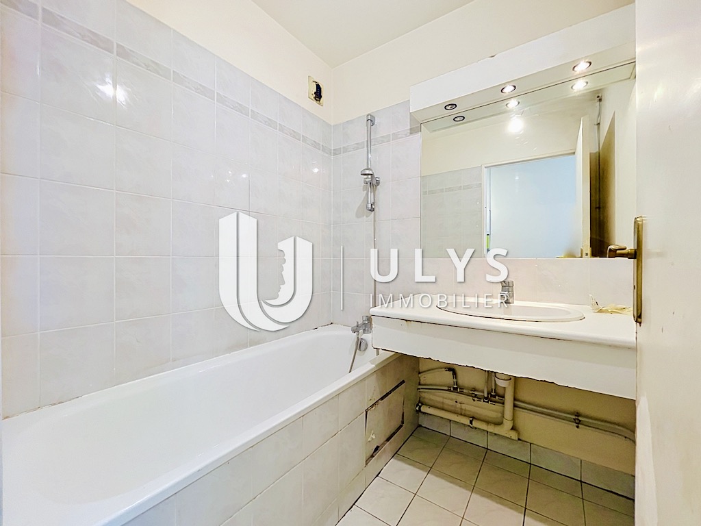 Faubourg de l’Arche – Appartement 2 Pièces avec Balcon