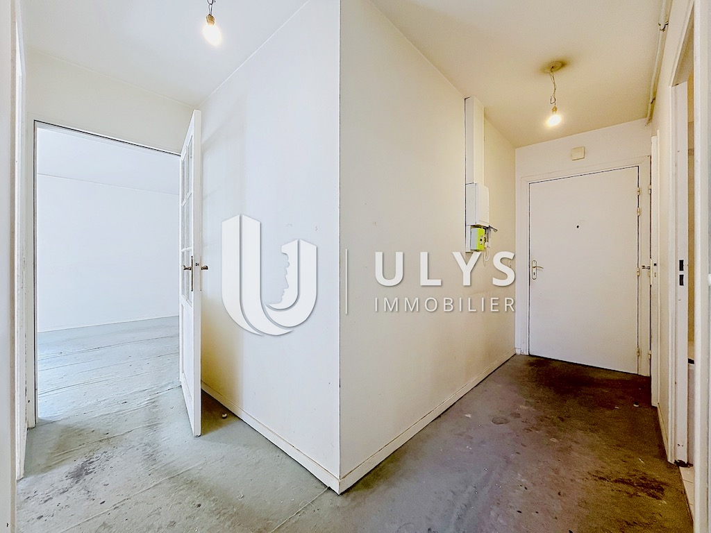 Faubourg de l’Arche – Appartement 2 Pièces avec Balcon