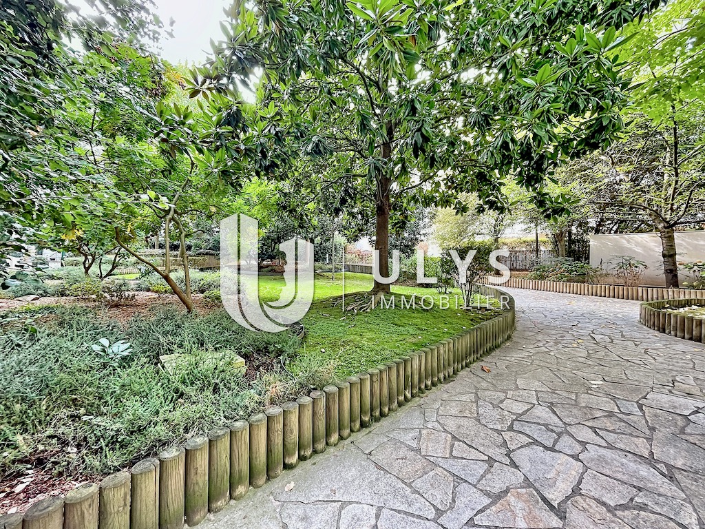 Faubourg de l’Arche – Appartement 2 Pièces avec Balcon